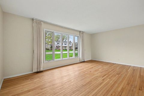 Tiny photo for 3941 Roslyn Road, Downers Grove, IL 60515 (MLS # 12619458)