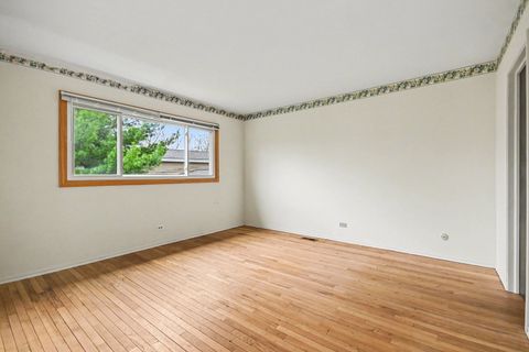 Tiny photo for 3941 Roslyn Road, Downers Grove, IL 60515 (MLS # 12619458)