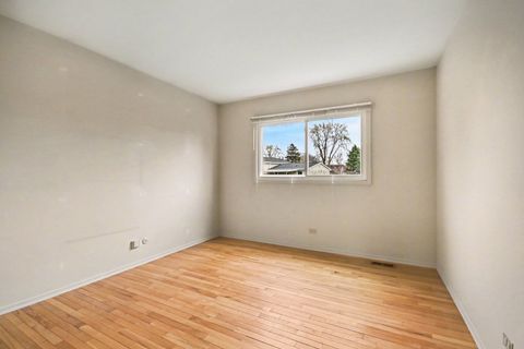 Tiny photo for 3941 Roslyn Road, Downers Grove, IL 60515 (MLS # 12619458)