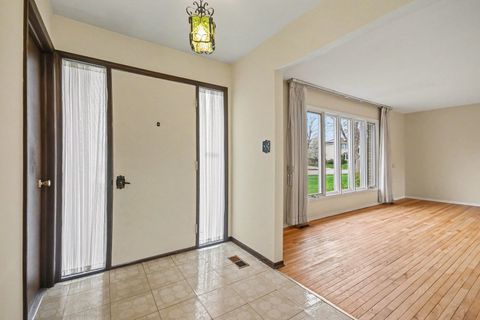 Tiny photo for 3941 Roslyn Road, Downers Grove, IL 60515 (MLS # 12619458)