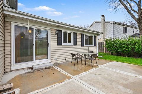 Tiny photo for 3941 Roslyn Road, Downers Grove, IL 60515 (MLS # 12619458)