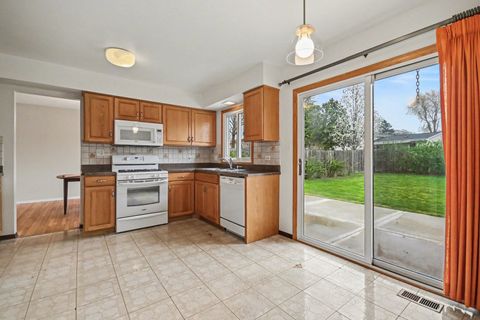 Tiny photo for 3941 Roslyn Road, Downers Grove, IL 60515 (MLS # 12619458)