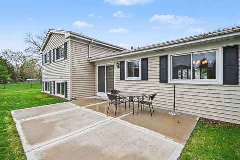 Tiny photo for 3941 Roslyn Road, Downers Grove, IL 60515 (MLS # 12619458)