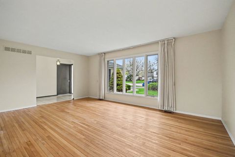 Tiny photo for 3941 Roslyn Road, Downers Grove, IL 60515 (MLS # 12619458)