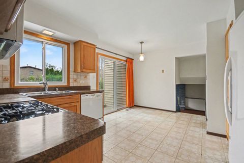 Tiny photo for 3941 Roslyn Road, Downers Grove, IL 60515 (MLS # 12619458)