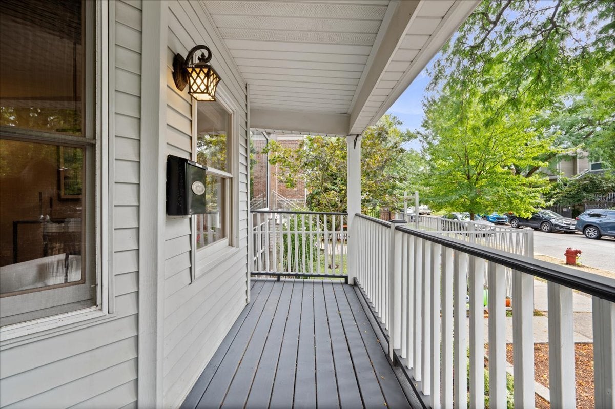 1930 W Wolfram Street