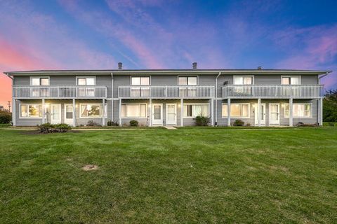 Photo of 17438 W Walnut Lane, Gurnee, IL 60031 (MLS # 12512813)