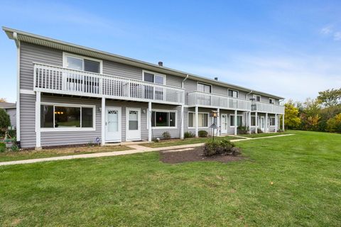 Tiny photo for 17438 W Walnut Lane, Gurnee, IL 60031 (MLS # 12512813)