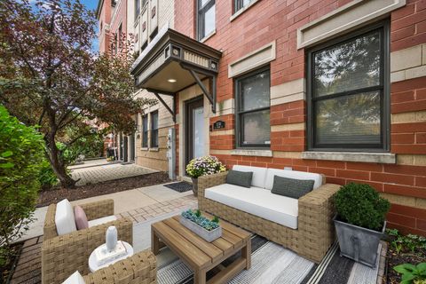 Tiny photo for 1036 N Crosby Street, Chicago, IL 60610 (MLS # 12499218)