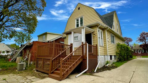 Tiny photo for 306 S Liberty Street, Elgin, IL 60120 (MLS # 12488270)