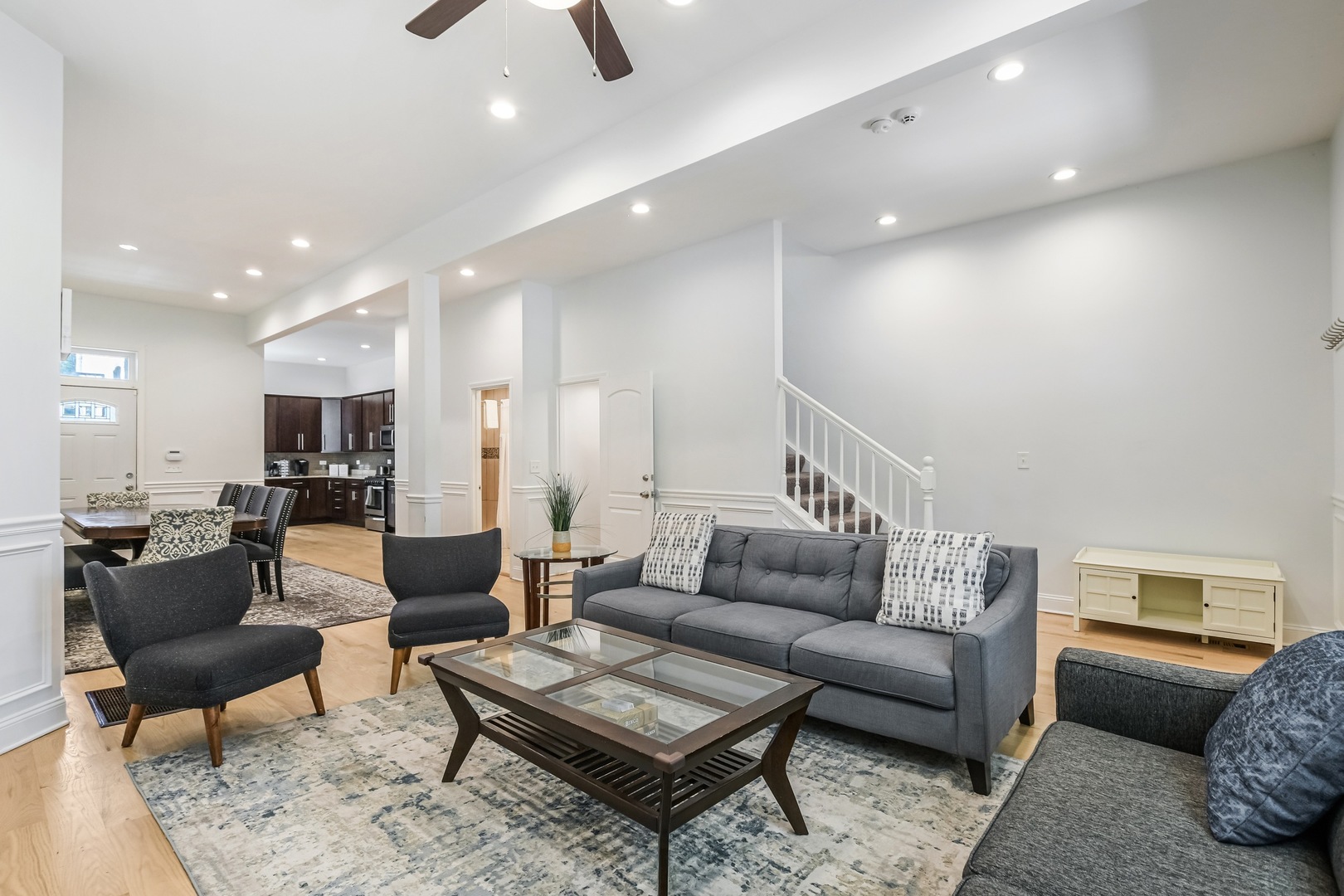 4244 S Prairie Avenue