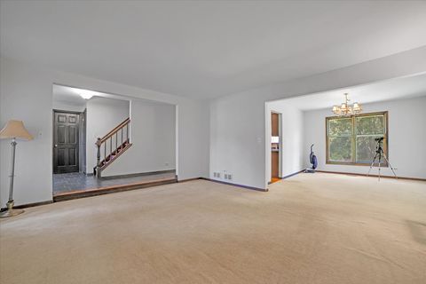 Tiny photo for 2604 Mill Creek Lane, Rolling Meadows, IL 60008 (MLS # 12472890)