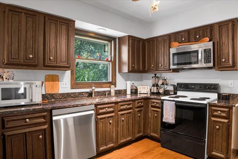 Tiny photo for 2604 Mill Creek Lane, Rolling Meadows, IL 60008 (MLS # 12472890)