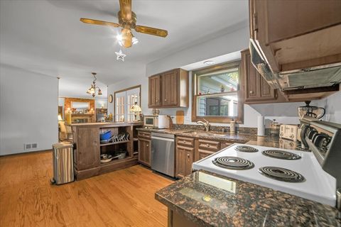 Tiny photo for 2604 Mill Creek Lane, Rolling Meadows, IL 60008 (MLS # 12472890)