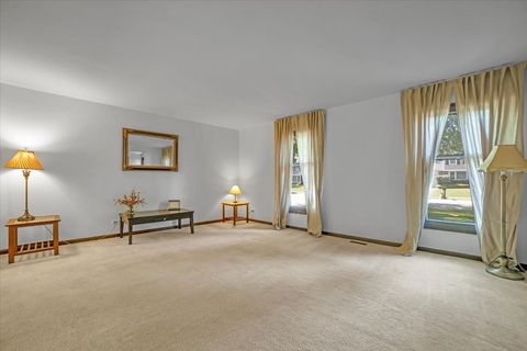 Tiny photo for 2604 Mill Creek Lane, Rolling Meadows, IL 60008 (MLS # 12472890)