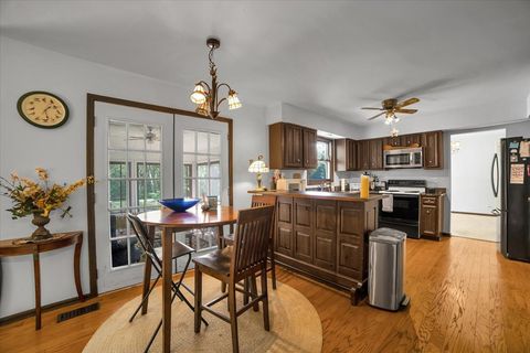 Tiny photo for 2604 Mill Creek Lane, Rolling Meadows, IL 60008 (MLS # 12472890)