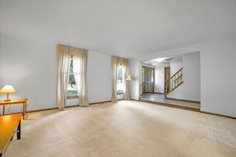 Tiny photo for 2604 Mill Creek Lane, Rolling Meadows, IL 60008 (MLS # 12472890)