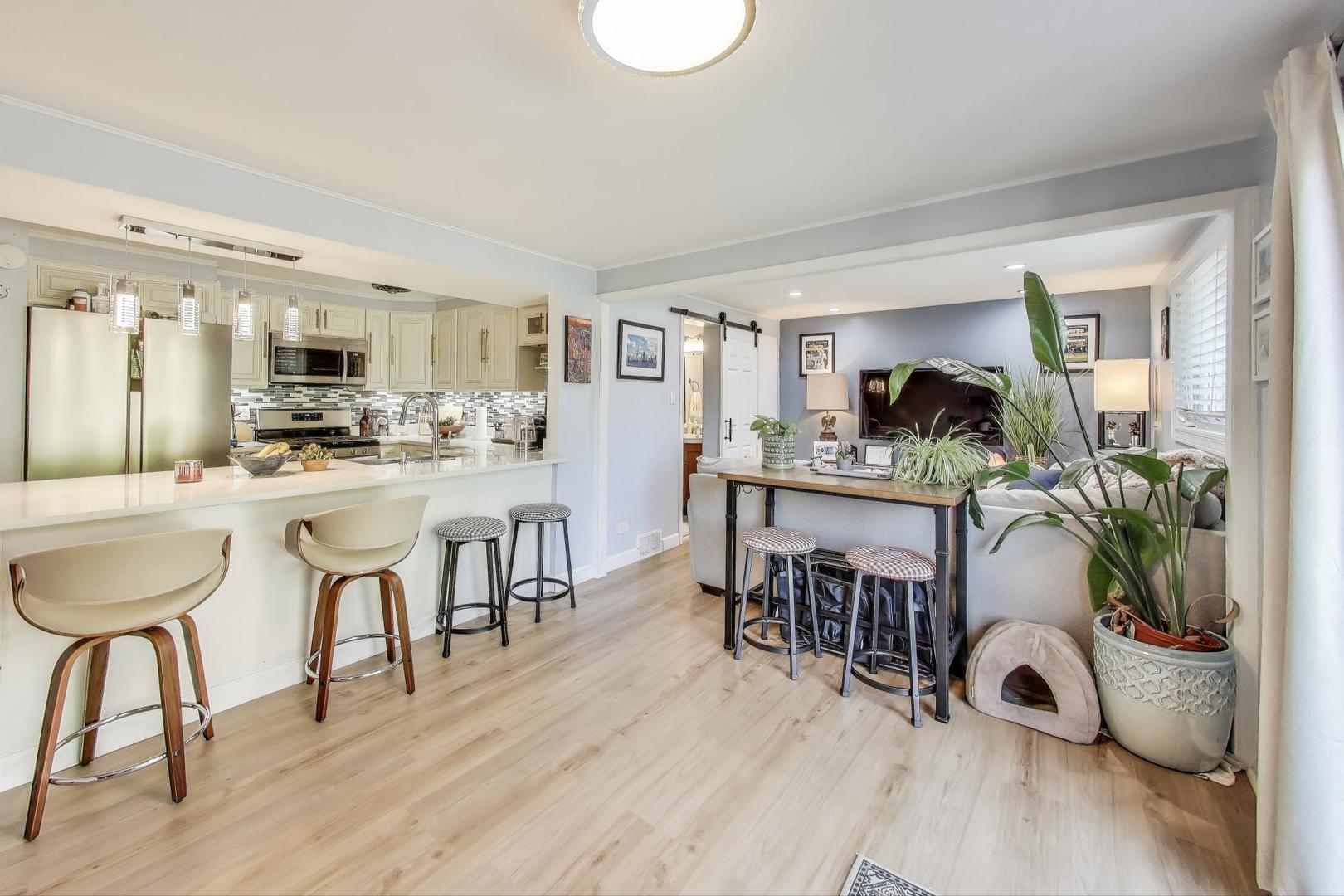 270 Crestwood Village