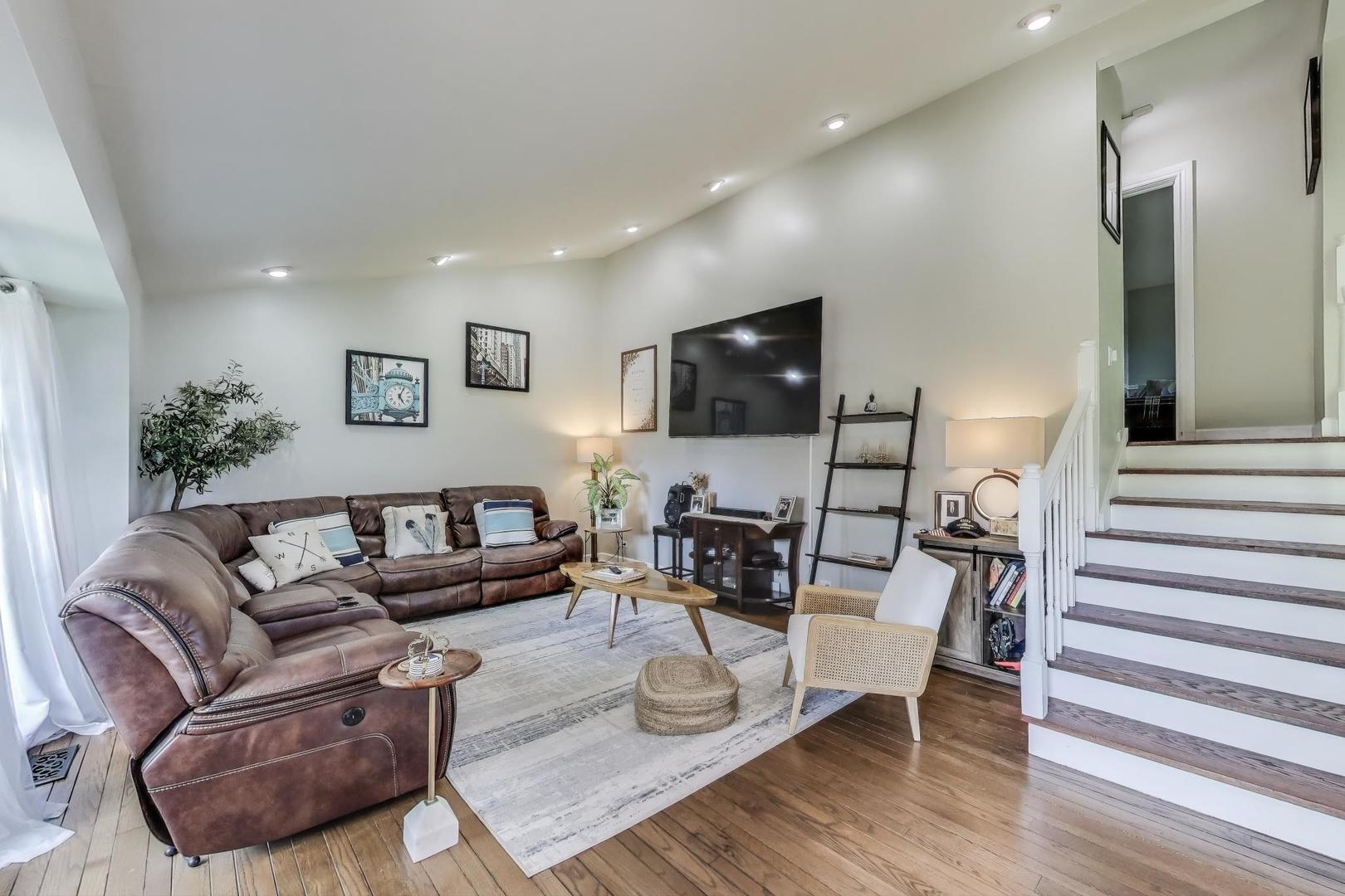 270 Crestwood Village