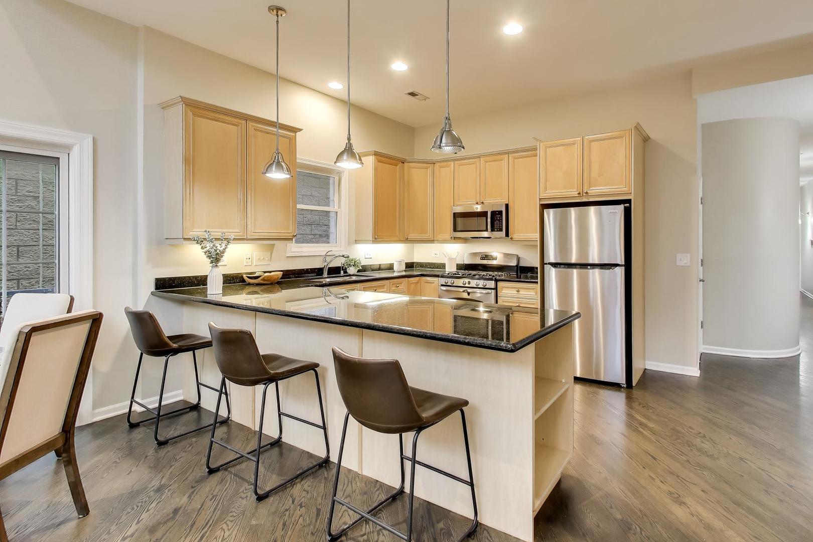 1312 W FLETCHER Street 3W