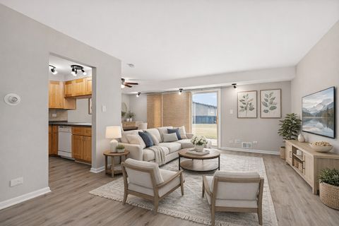 Tiny photo for 23 Cour Versaille Court #23, Palos Hills, IL 60465 (MLS # 12579505)