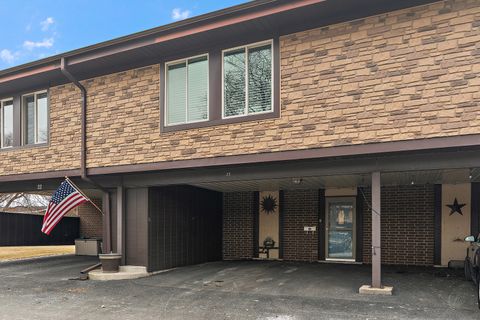 Photo of 23 Cour Versaille Court #23, Palos Hills, IL 60465 (MLS # 12579505)