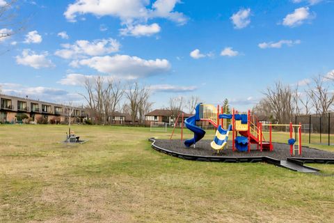 Tiny photo for 23 Cour Versaille Court #23, Palos Hills, IL 60465 (MLS # 12579505)