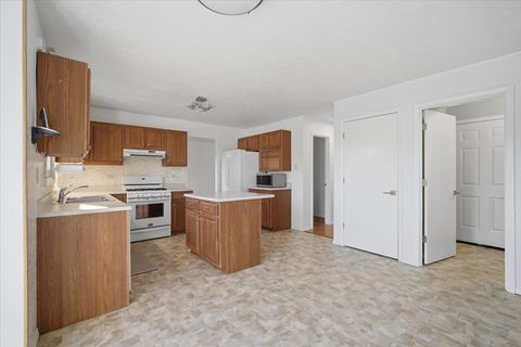 Tiny photo for 811 Phaeton Place, Normal, IL 61761 (MLS # 12570379)