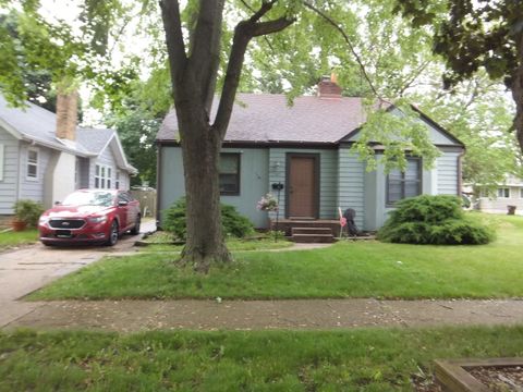 Single Family Residence in Rockford IL 2111 Hecker Avenue.jpg