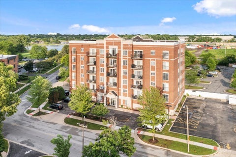 Tiny photo for 405 S Creekside Drive #604, Palatine, IL 60074 (MLS # 12664075)