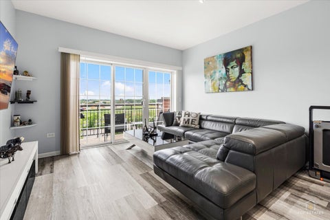 Tiny photo for 405 S Creekside Drive #604, Palatine, IL 60074 (MLS # 12664075)