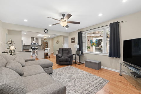 Tiny photo for 12001 W Lake View Drive, Orland Park, IL 60467 (MLS # 12751044)