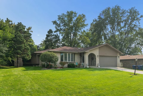 Tiny photo for 12001 W Lake View Drive, Orland Park, IL 60467 (MLS # 12751044)
