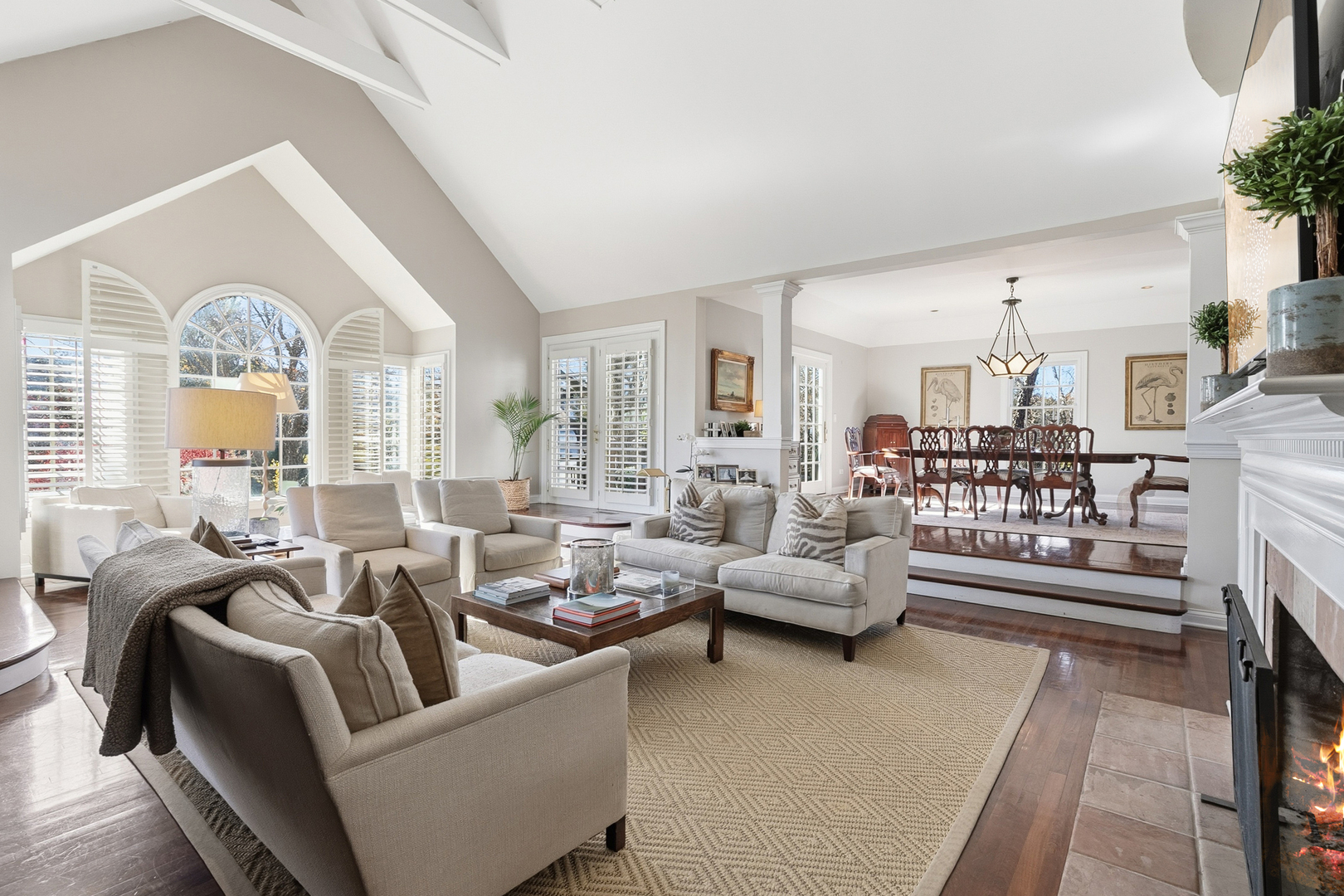 1835 W North Pond Lane