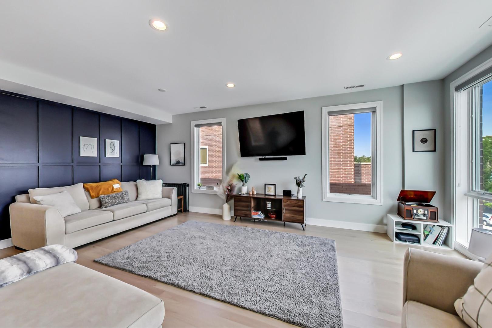 2429 W Augusta Boulevard 3