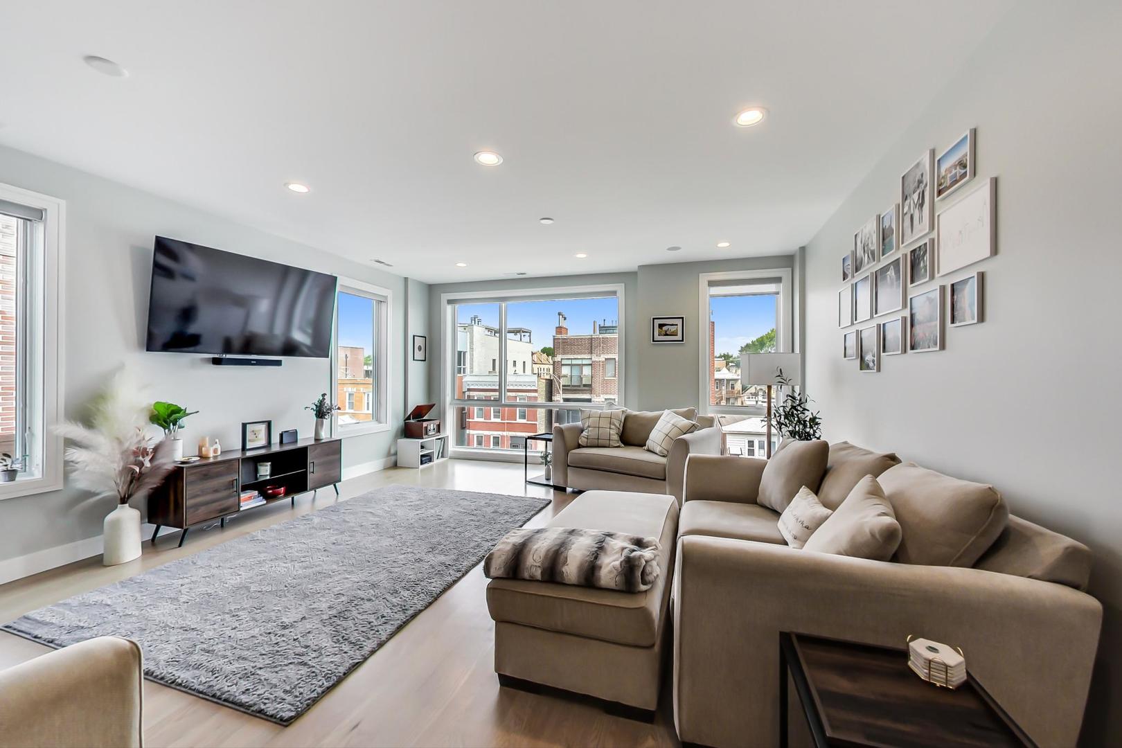 2429 W Augusta Boulevard 3