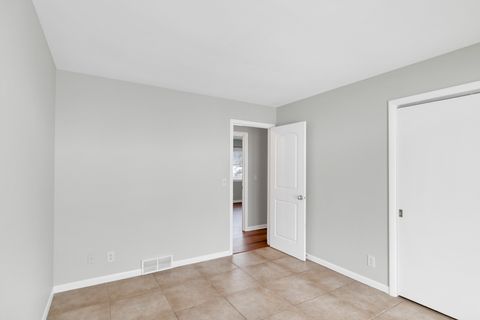 Tiny photo for 1405 Surrey Lane, Algonquin, IL 60102 (MLS # 12521489)