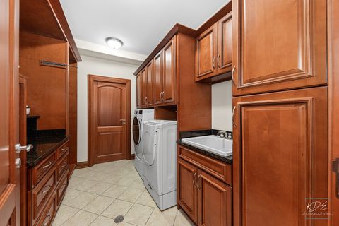 Tiny photo for 904 S Edgewood Lane, Mount Prospect, IL 60056 (MLS # 12488478)