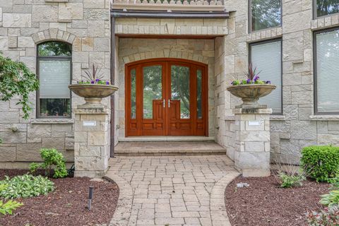 Tiny photo for 904 S Edgewood Lane, Mount Prospect, IL 60056 (MLS # 12488478)