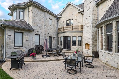 Tiny photo for 904 S Edgewood Lane, Mount Prospect, IL 60056 (MLS # 12488478)