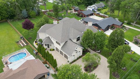 Tiny photo for 904 S Edgewood Lane, Mount Prospect, IL 60056 (MLS # 12488478)