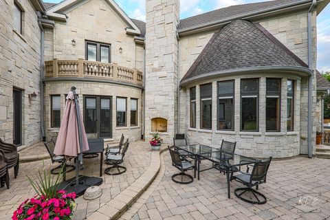 Tiny photo for 904 S Edgewood Lane, Mount Prospect, IL 60056 (MLS # 12488478)