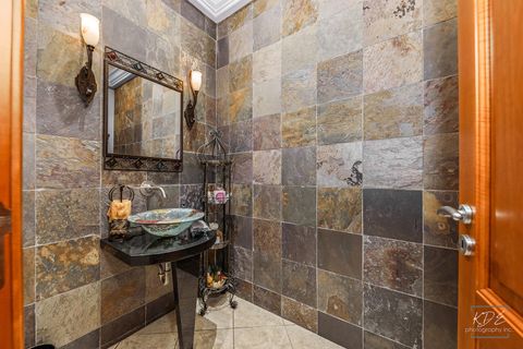 Tiny photo for 904 S Edgewood Lane, Mount Prospect, IL 60056 (MLS # 12488478)