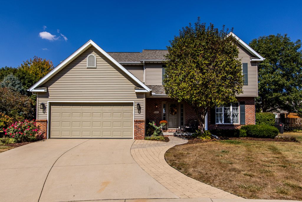 Photo for 1511 BILTMORE Court, Normal, IL 61761 (MLS # 12478856)
