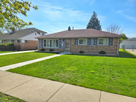 Tiny photo for 980 W Grant Drive, Des Plaines, IL 60016 (MLS # 12625313)