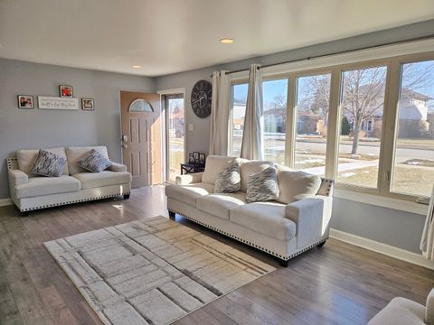 Tiny photo for 980 W Grant Drive, Des Plaines, IL 60016 (MLS # 12625313)