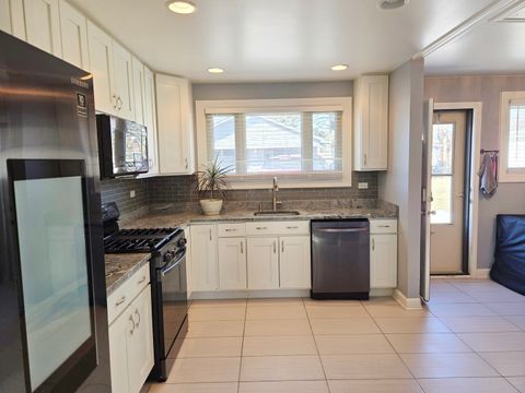 Tiny photo for 980 W Grant Drive, Des Plaines, IL 60016 (MLS # 12625313)