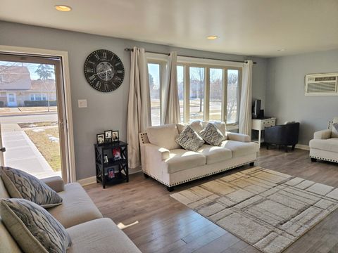 Tiny photo for 980 W Grant Drive, Des Plaines, IL 60016 (MLS # 12625313)