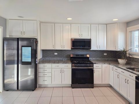 Tiny photo for 980 W Grant Drive, Des Plaines, IL 60016 (MLS # 12625313)