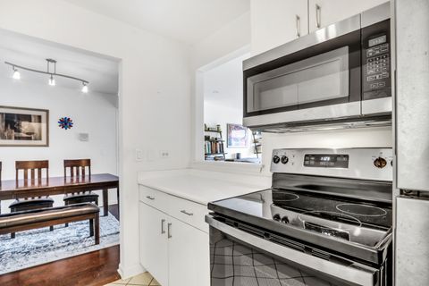 Tiny photo for 820 N Lakeside Drive #2D, Vernon Hills, IL 60061 (MLS # 12492049)